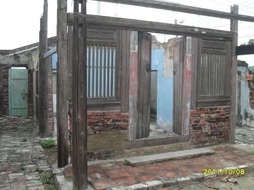 台南景點【老塘湖藝術村】食尚玩家介紹:復古建築、古文物彷彿進入時光隧道可換古裝拍美照的超好拍復古藝術村