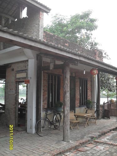 台南景點【老塘湖藝術村】食尚玩家介紹:復古建築、古文物彷彿進入時光隧道可換古裝拍美照的超好拍復古藝術村