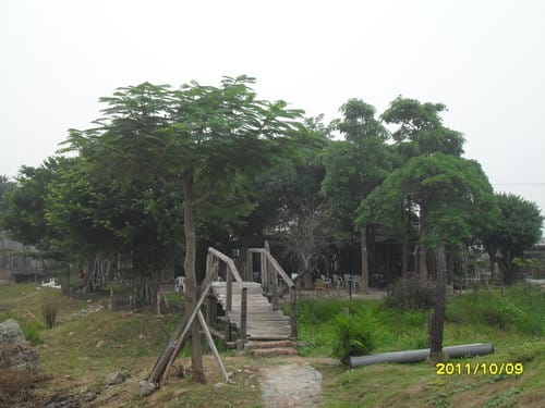 台南景點【老塘湖藝術村】食尚玩家介紹:復古建築、古文物彷彿進入時光隧道可換古裝拍美照的超好拍復古藝術村