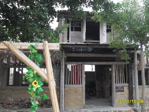 台南景點【老塘湖藝術村】食尚玩家介紹:復古建築、古文物彷彿進入時光隧道可換古裝拍美照的超好拍復古藝術村