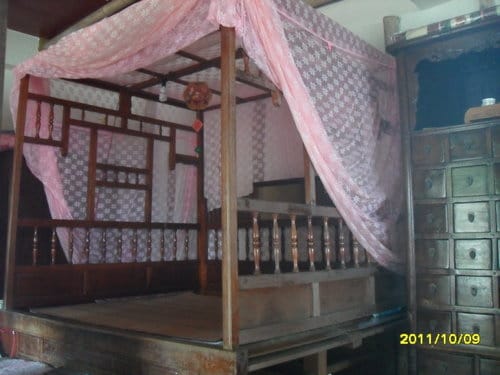 台南景點【老塘湖藝術村】食尚玩家介紹:復古建築、古文物彷彿進入時光隧道可換古裝拍美照的超好拍復古藝術村