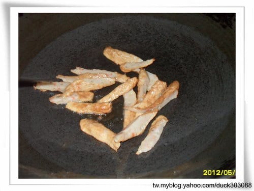 青椒料理食譜【青椒炒黑輪肉丸子】 - 第3張圖 青椒料理食譜【青椒炒黑輪肉丸子】