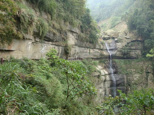 嘉義梅山『大峽谷生態農場』『圓潭自然生態園區』『向山瀑布』『竹坑溪步道』『觀日亭』賞螢火蟲/抓溪蝦/看日出/觀瀑布