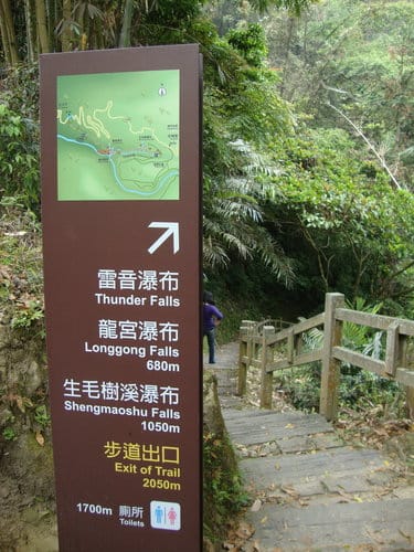 嘉義梅山『大峽谷生態農場』『圓潭自然生態園區』『向山瀑布』『竹坑溪步道』『觀日亭』賞螢火蟲/抓溪蝦/看日出/觀瀑布