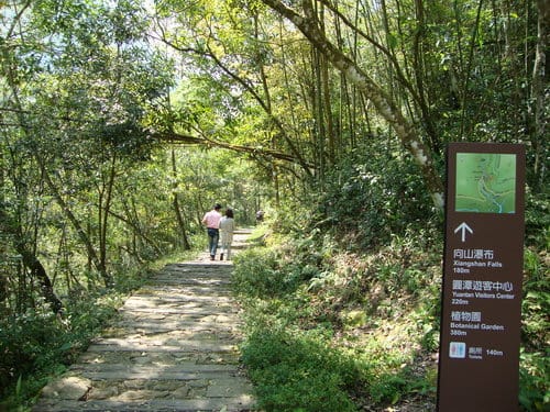 嘉義梅山『大峽谷生態農場』『圓潭自然生態園區』『向山瀑布』『竹坑溪步道』『觀日亭』賞螢火蟲/抓溪蝦/看日出/觀瀑布
