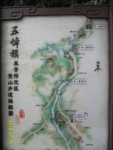 宜蘭景點免門票『五峰旗瀑布』冰涼溪水,登山健行賞3層瀑布飛瀉之美