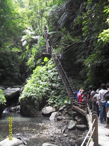 宜蘭景點礁溪『林美石磐步道』免費景點潺潺溪水輕鬆登山賞飛瀑