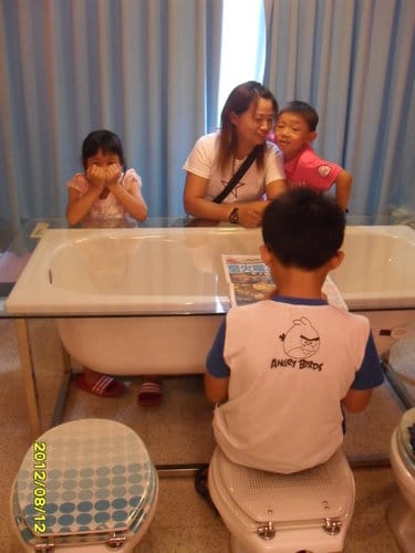 [台中一中街美食]便所主題餐廳..便所吃大便囉不是啦是吃冰淇淋啦