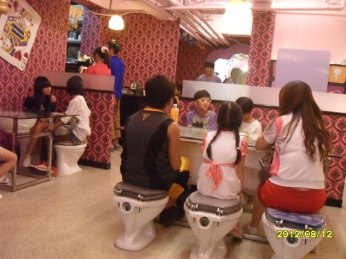[台中一中街美食]便所主題餐廳..便所吃大便囉不是啦是吃冰淇淋啦