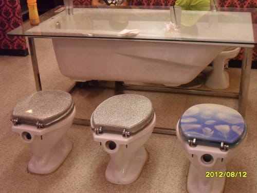 [台中一中街美食]便所主題餐廳..便所吃大便囉不是啦是吃冰淇淋啦