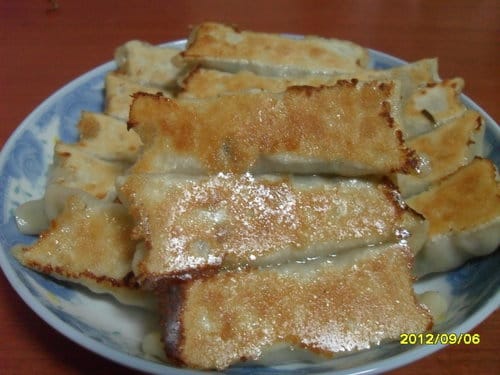 DIY中式點心用市售水餃皮做出好吃的『鍋貼』 - 第8張圖 DIY中式點心用市售水餃皮做出好吃的『鍋貼』