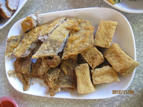 [台中大坑美食]豬頭三的店 吃炸粿-喝竹筍大骨焢