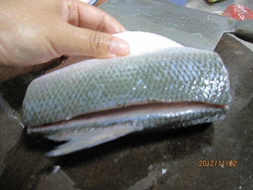 市場買回來的魚.如何殺?虱目魚去骨 - 第7張圖 市場買回來的魚.如何殺?虱目魚去骨