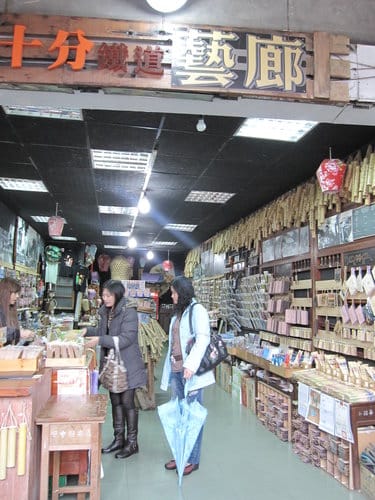 平溪線鐵路十分火車站台灣的尼加拉大瀑布.十分瀑布 - 第10張圖 平溪線鐵路十分火車站台灣的尼加拉大瀑布.十分瀑布