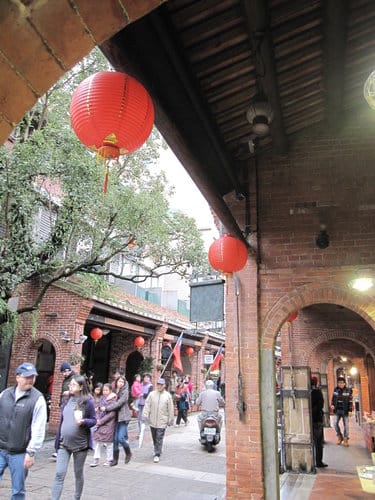 北部景點十分瀑布之旅第3站—深坑老街