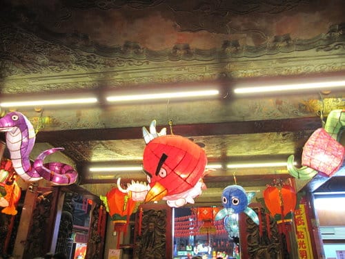 遊大甲逛街鎮瀾宮前賞花燈
