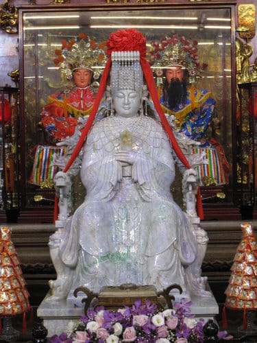 遊大甲逛街鎮瀾宮前賞花燈