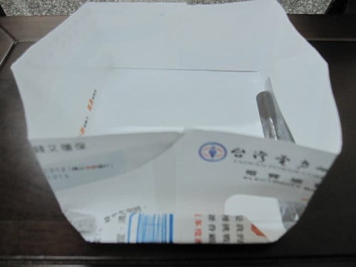 用帳單.信封袋…..不用5秒輕鬆做『紙屑盒』(果皮.魚骨.肉骨頭)不會掉滿桌 - 第16張圖 用帳單.信封袋…..不用5秒輕鬆做『紙屑盒』(果皮.魚骨.肉骨頭)不會掉滿桌