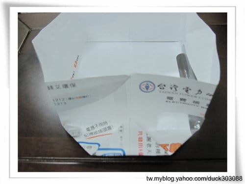 用帳單.信封袋…..不用5秒輕鬆做『紙屑盒』(果皮.魚骨.肉骨頭)不會掉滿桌