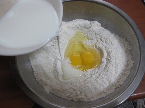做麵包牛奶湯種麵糰…