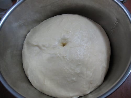 做麵包牛奶湯種麵糰…