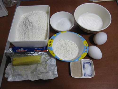 做麵包牛奶湯種麵糰…