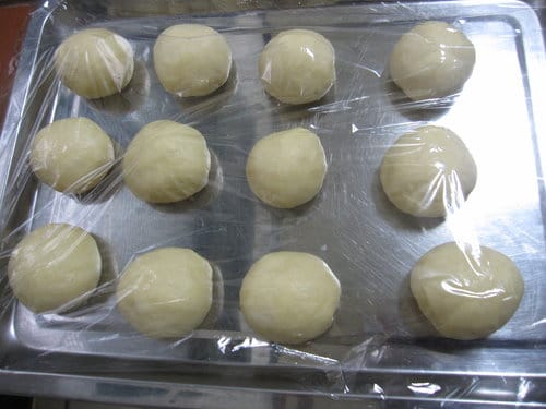 做麵包牛奶湯種麵糰…