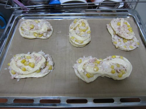 做麵包牛奶湯種麵糰…鮪魚玉米湯種麵包