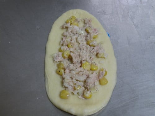 做麵包牛奶湯種麵糰…鮪魚玉米湯種麵包