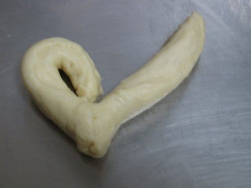 做麵包牛奶湯種麵糰….心形肉鬆蔥花湯種麵包