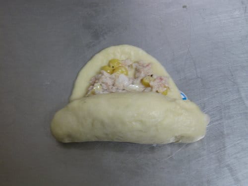做麵包牛奶湯種麵糰…鮪魚玉米湯種麵包