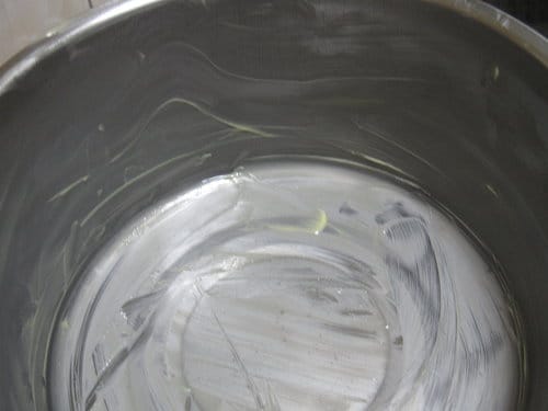 做土司 沒有買長方型烤模…那就用湯鍋來當烤模做『鮮奶湯種土司』吧
