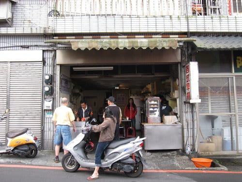 九份老街住宿『緣憶民宿』步行不到2分鐘即是老街喔 (東北角之旅.第5站)