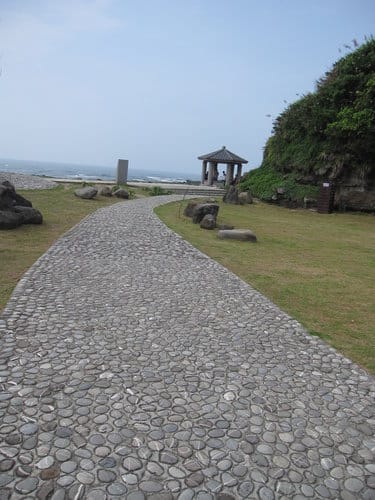 東北角免費景點:石門洞 貝殼砂灘…撿貝殼吹海風 - 第5張圖 東北角免費景點:石門洞 貝殼砂灘…撿貝殼吹海風