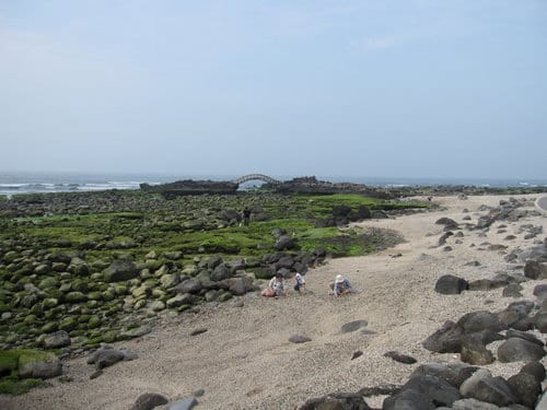 東北角免費景點:石門洞 貝殼砂灘…撿貝殼吹海風 - 第11張圖 東北角免費景點:石門洞 貝殼砂灘…撿貝殼吹海風