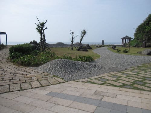 東北角免費景點:石門洞 貝殼砂灘…撿貝殼吹海風 - 第4張圖 東北角免費景點:石門洞 貝殼砂灘…撿貝殼吹海風
