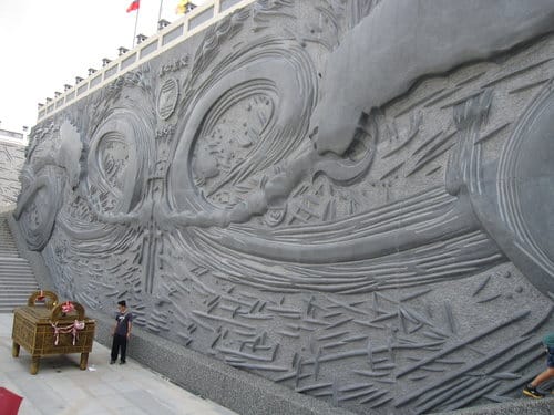 南投唯心聖教八卦聖城 『易經大學』曠世鉅作九龍壁