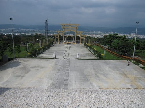 南投唯心聖教八卦聖城 『易經大學』曠世鉅作九龍壁