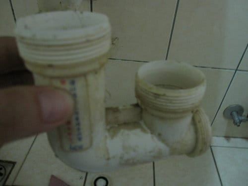 原來家中洗手台的水管這麼髒 你有清洗過浴廁洗手台水管嗎?