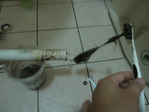 原來家中洗手台的水管這麼髒 你有清洗過浴廁洗手台水管嗎?