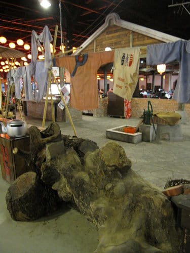 草屯 寶島時代村 50年代懷舊街景的復合式商場…下雨天的好去處