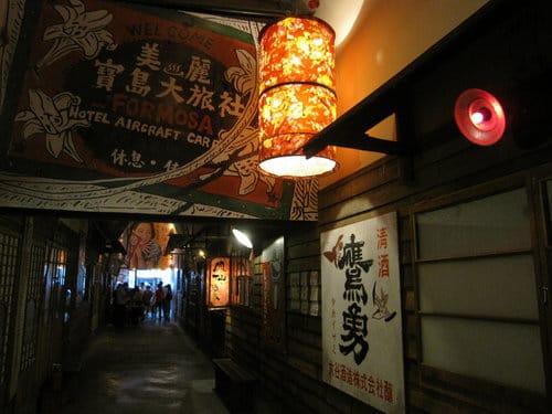 草屯 寶島時代村 50年代懷舊街景的復合式商場…下雨天的好去處 - 第122張圖 草屯 寶島時代村 50年代懷舊街景的復合式商場…下雨天的好去處