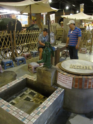 草屯 寶島時代村 50年代懷舊街景的復合式商場…下雨天的好去處 - 第108張圖 草屯 寶島時代村 50年代懷舊街景的復合式商場…下雨天的好去處