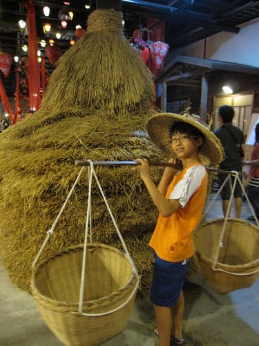草屯 寶島時代村 50年代懷舊街景的復合式商場…下雨天的好去處 - 第91張圖 草屯 寶島時代村 50年代懷舊街景的復合式商場…下雨天的好去處