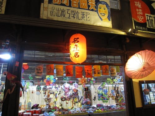 草屯 寶島時代村 50年代懷舊街景的復合式商場…下雨天的好去處 - 第129張圖 草屯 寶島時代村 50年代懷舊街景的復合式商場…下雨天的好去處