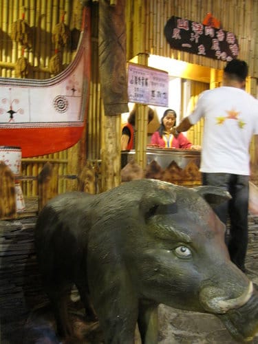 草屯 寶島時代村 50年代懷舊街景的復合式商場…下雨天的好去處