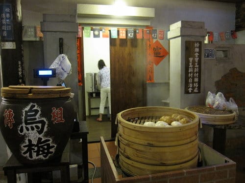 草屯 寶島時代村 50年代懷舊街景的復合式商場…下雨天的好去處