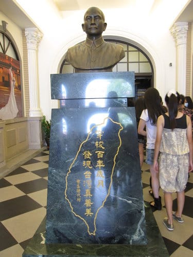 草屯 寶島時代村 50年代懷舊街景的復合式商場…下雨天的好去處 - 第16張圖 草屯 寶島時代村 50年代懷舊街景的復合式商場…下雨天的好去處