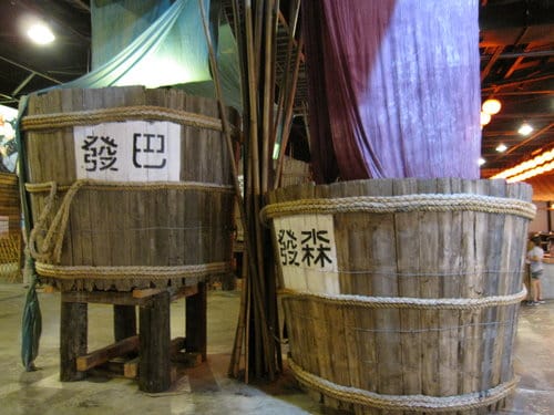 草屯 寶島時代村 50年代懷舊街景的復合式商場…下雨天的好去處