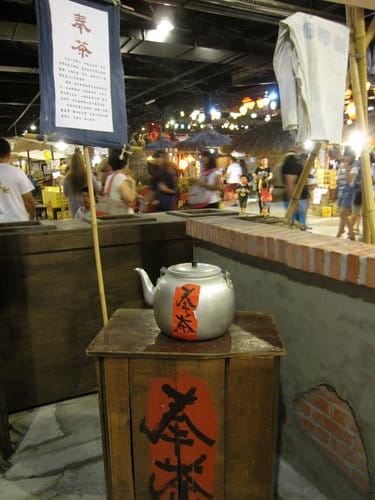 草屯 寶島時代村 50年代懷舊街景的復合式商場…下雨天的好去處